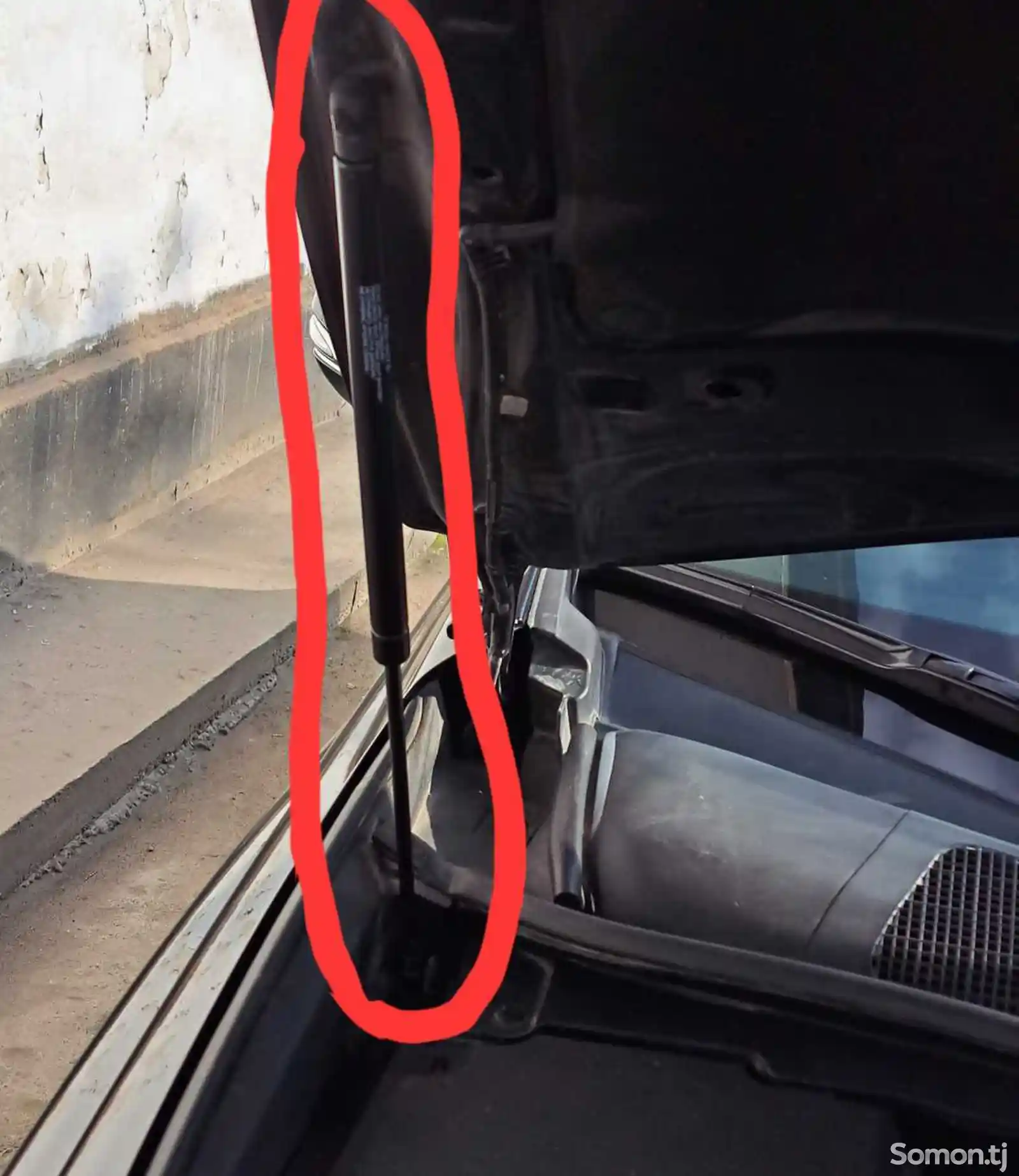 Амортизатор капота от Lexus RX 2010-2015-1