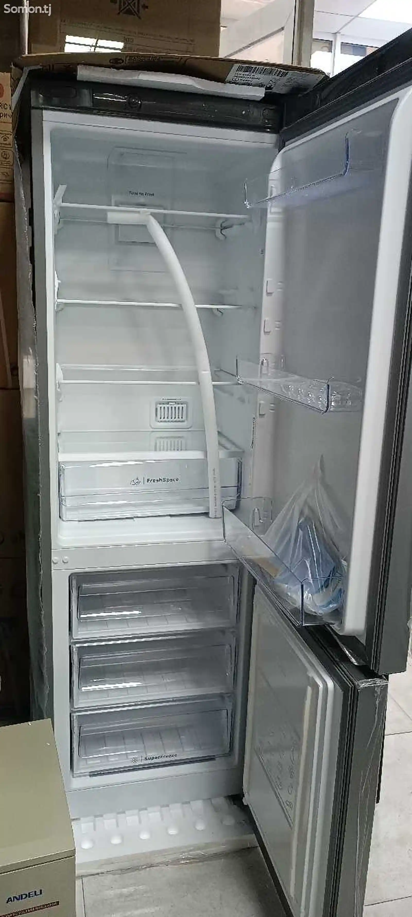 Холодильник Indesit-2