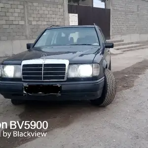 Mercedes-Benz W124, 1990