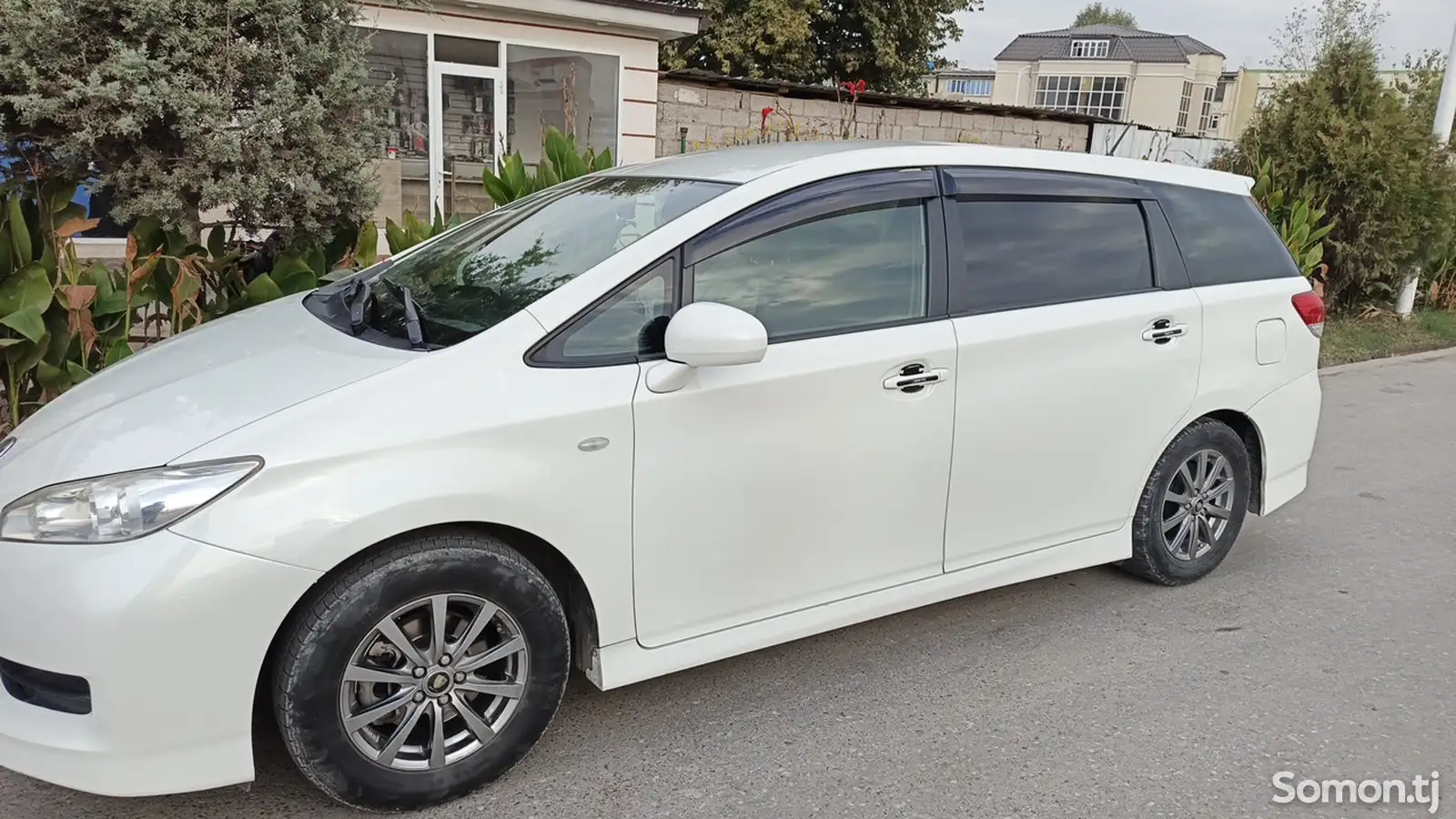 Toyota Wish, 2011-1