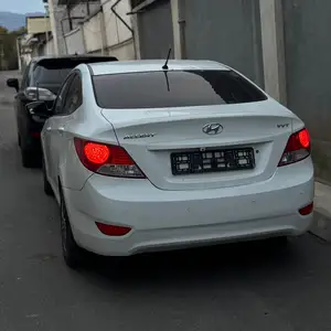 Hyundai Accent, 2012