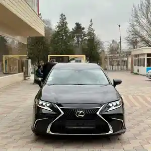 Lexus ES series, 2018