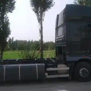 Седельный тягач DAF, 2009 105/460