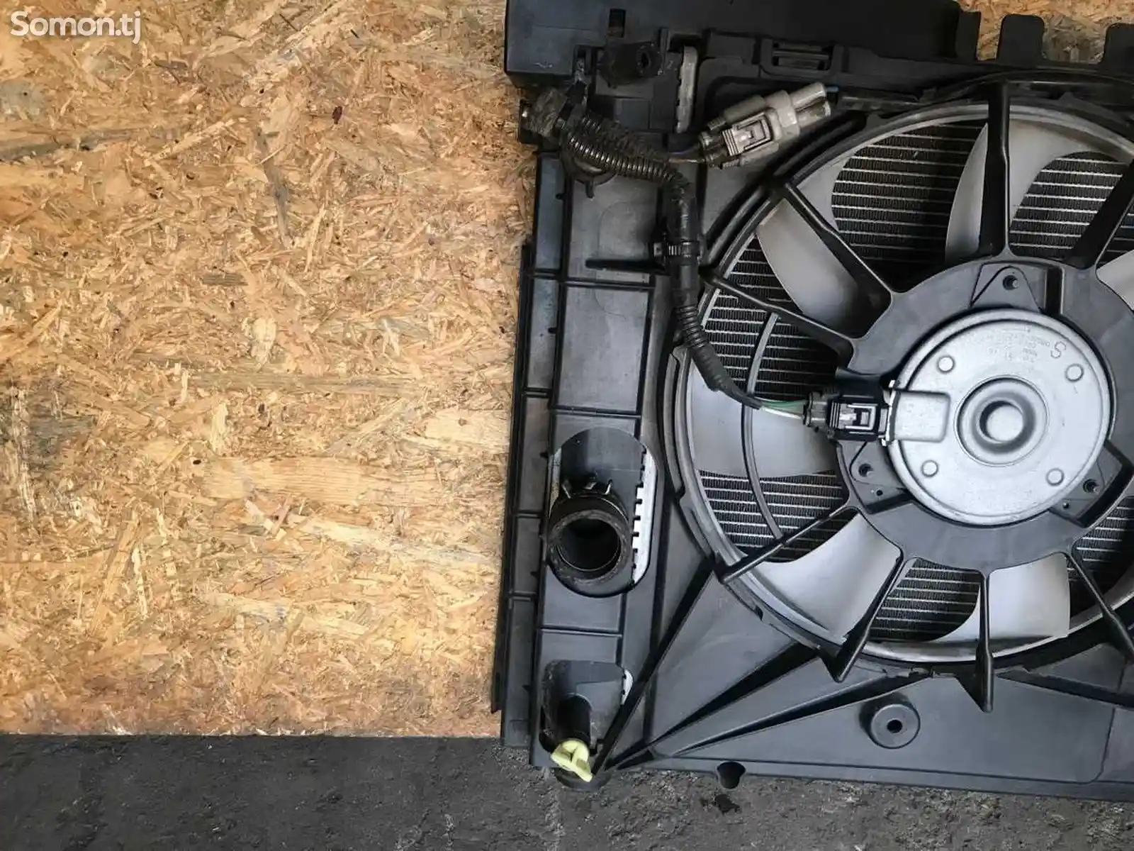 Радиатор охлаждения двигателя Toyota Prius-6
