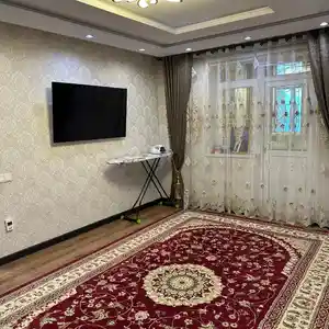 3-комн. квартира, 1 этаж, 70 м², Бозорчаи 34 мкр