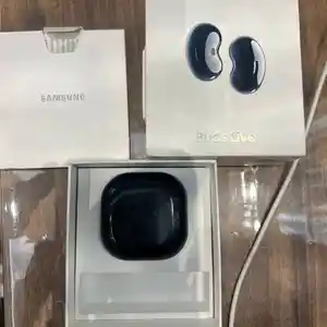 Беспроводные наушники Galaxy buds live