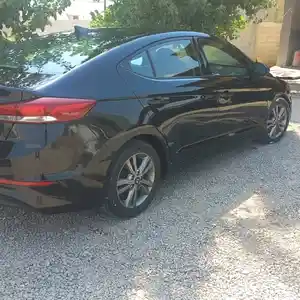 Hyundai Elantra, 2017