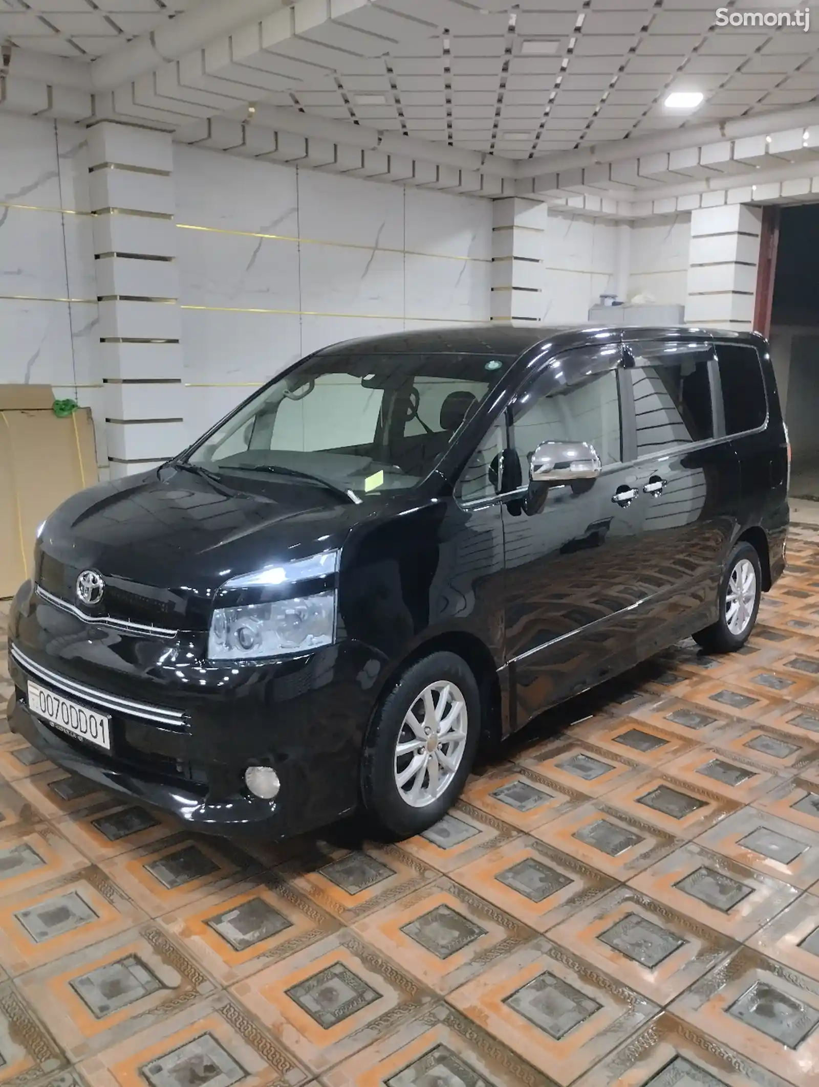 Toyota Voxy, 2008-10