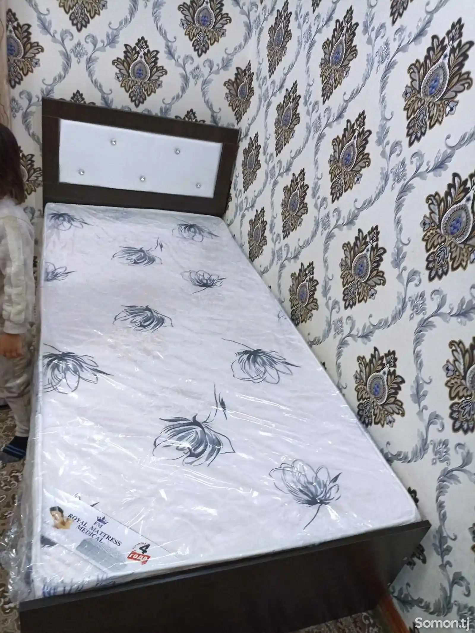Односпальный кровать-1