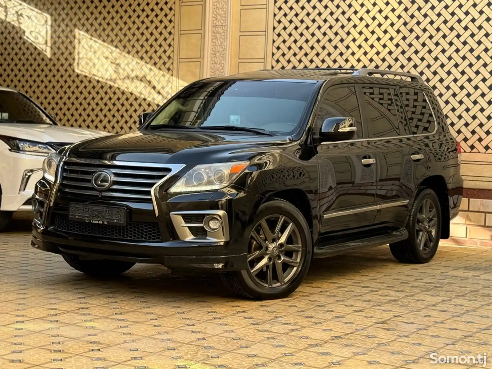 Lexus LX series, 2013-1