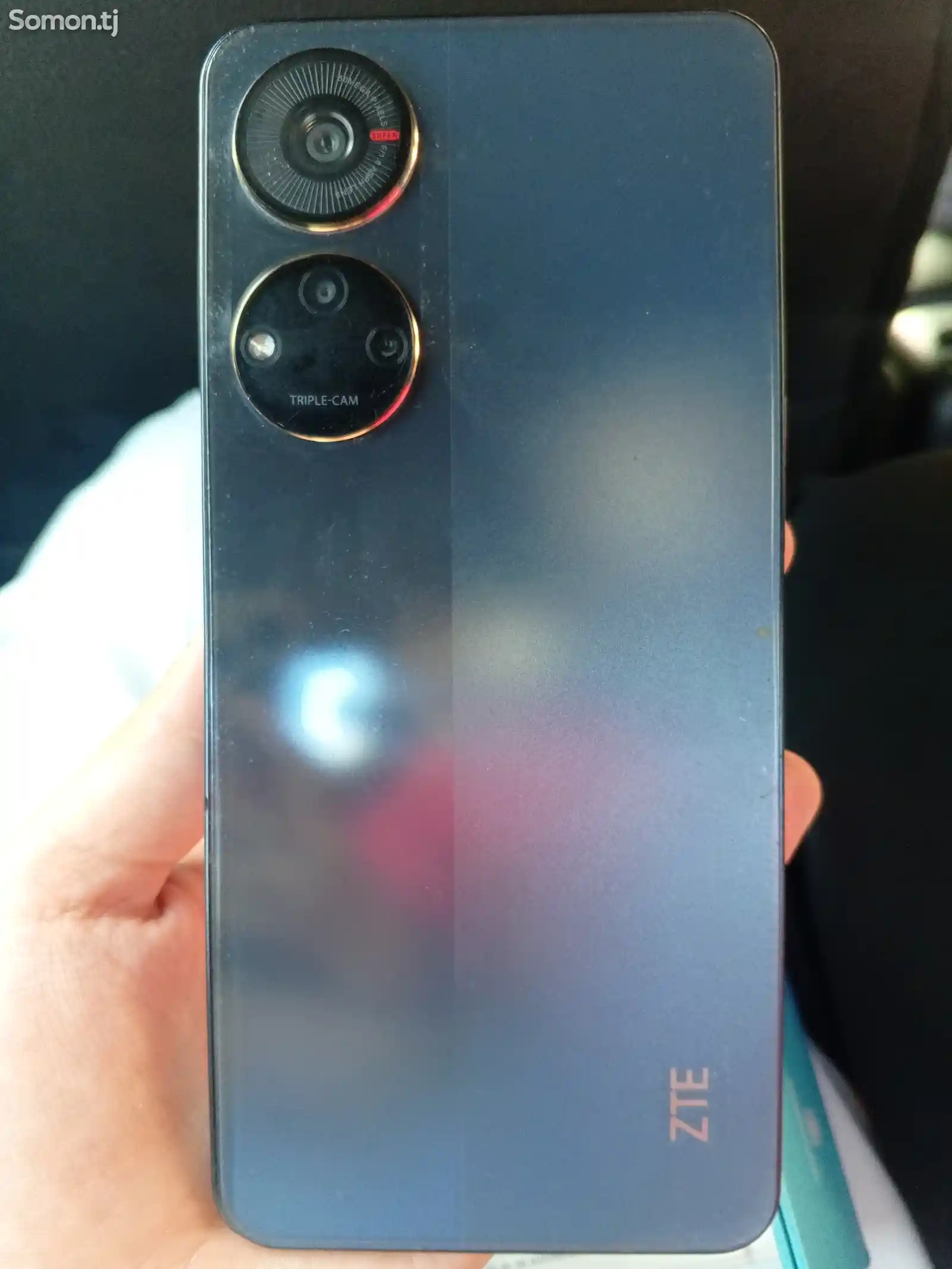 ZTE V40s-2