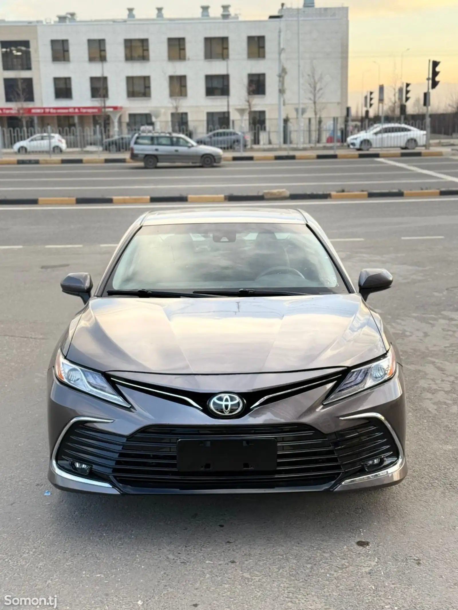 Toyota Camry, 2018-1