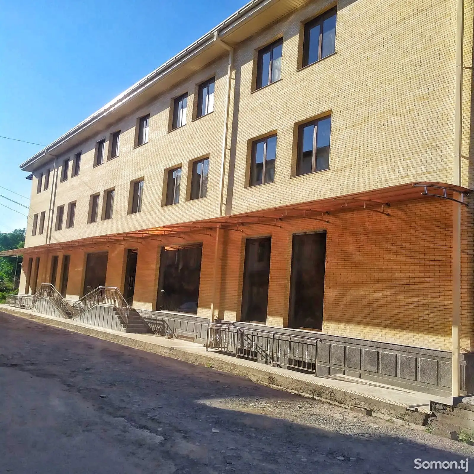 Помещение под свободное назначение, 2500м², Сино, политехникум-1