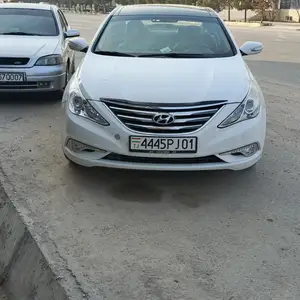 Hyundai Sonata, 2011