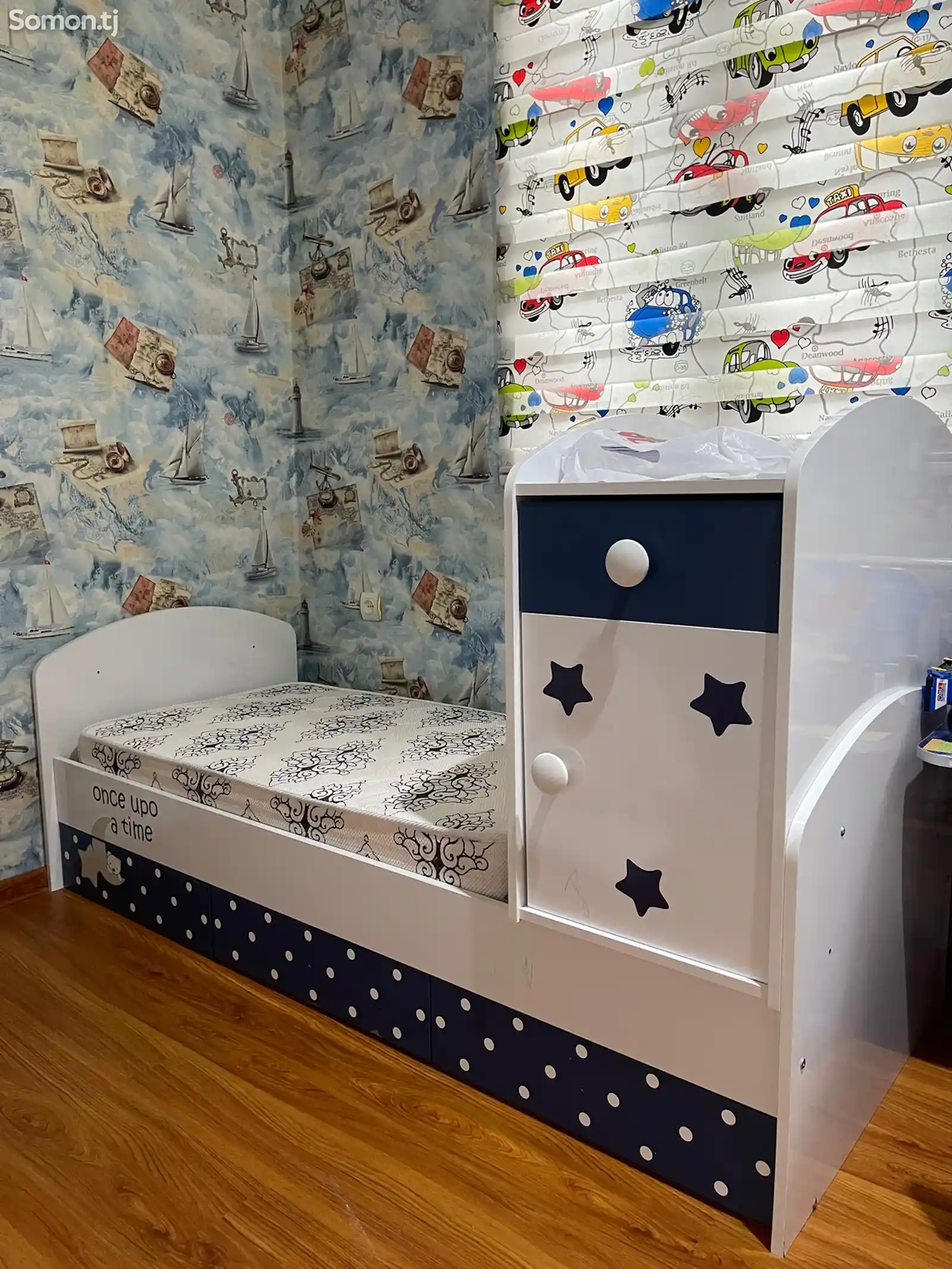 Детская кровать и шкаф-1