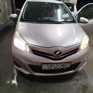 Toyota Vitz, 2012