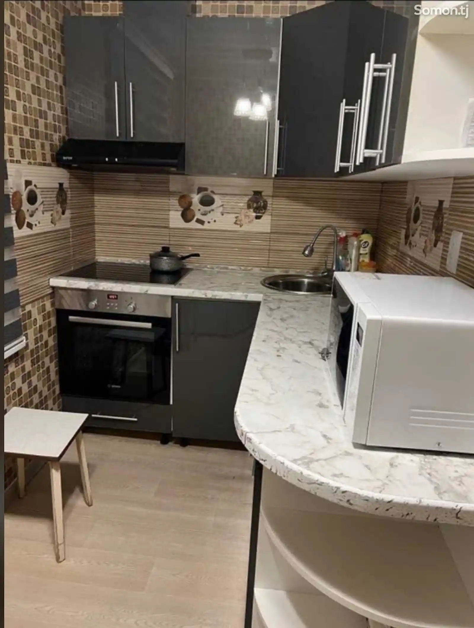 2-комн. квартира, 2 этаж, 53м², Цирк-7