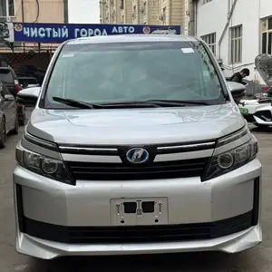 Toyota Voxy, 2015