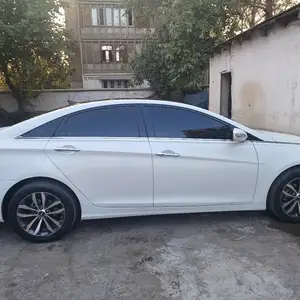 Hyundai Sonata, 2011