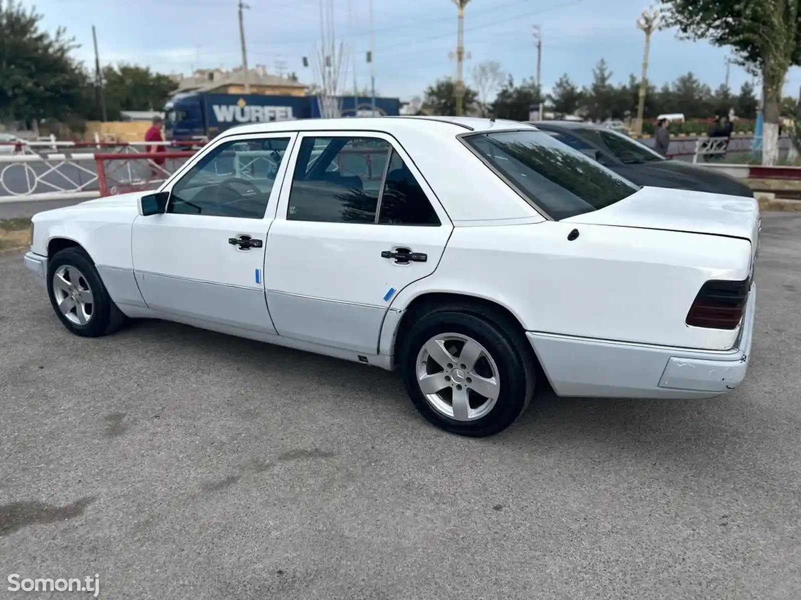 Mercedes-Benz W124, 1993-5