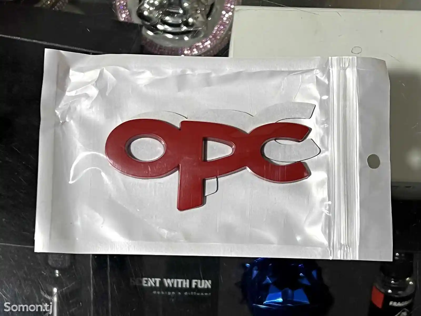 Значок от Opel OPC-1