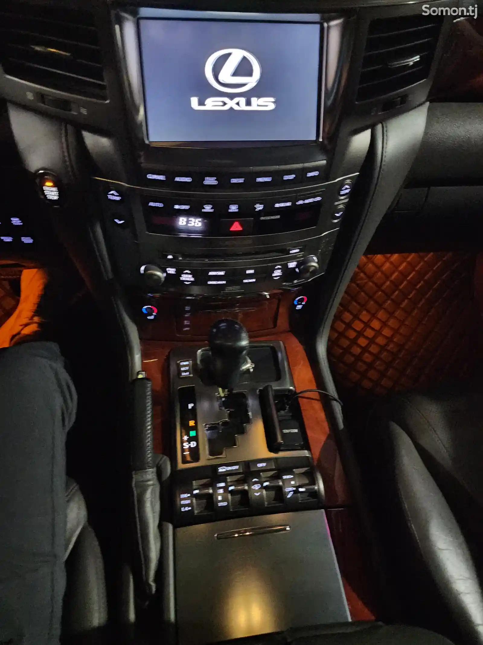 Lexus LX series, 2008-2