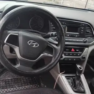 Hyundai Elantra, 2017