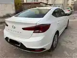 Hyundai Elantra, 2020-4