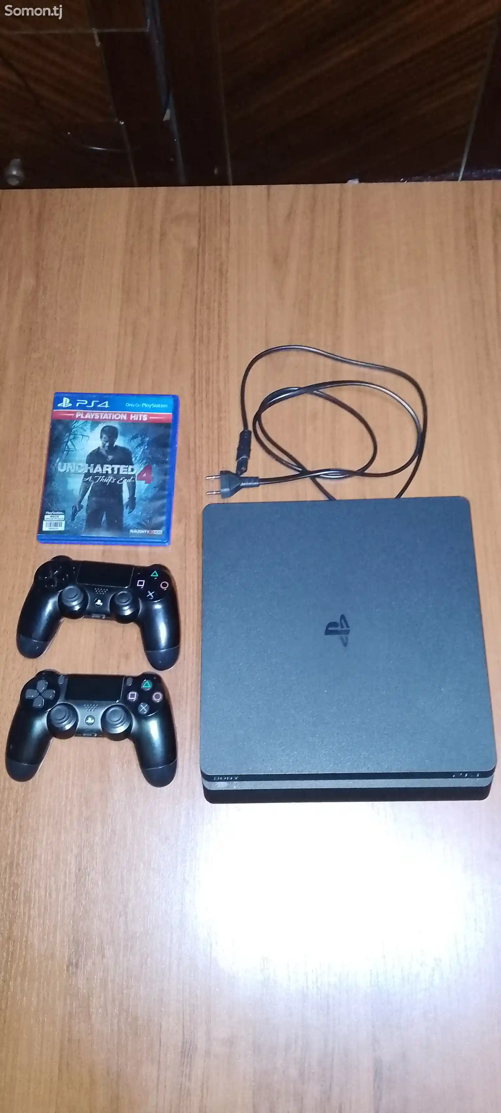 Игровая приставка PS4-1