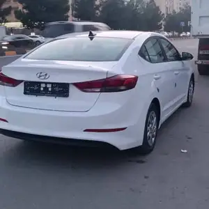 Hyundai Elantra, 2017