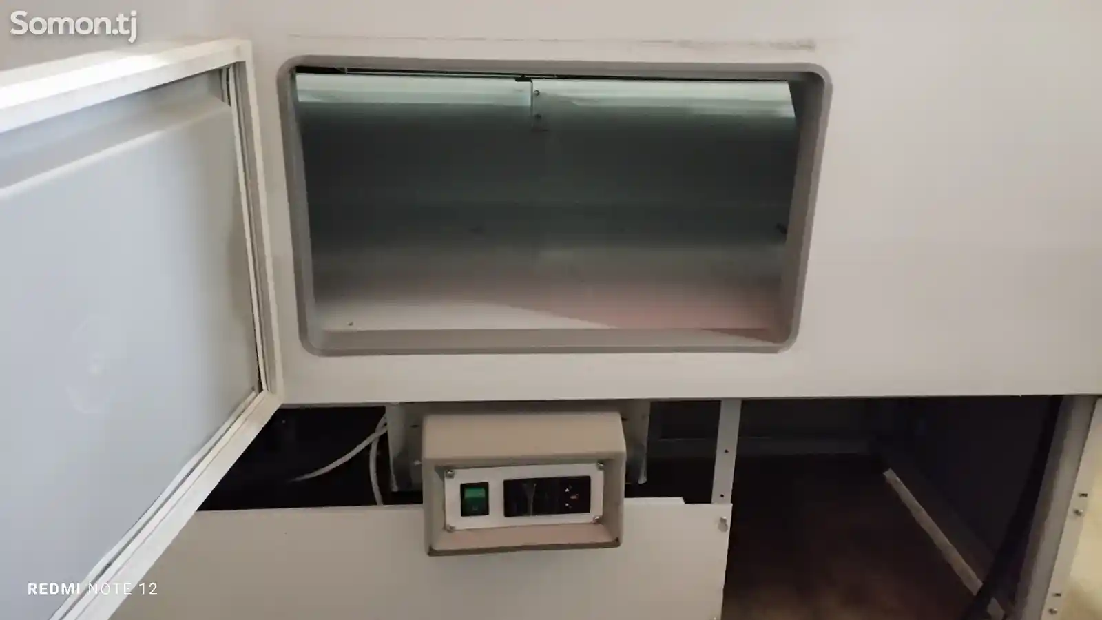 Холодильник витринный-4