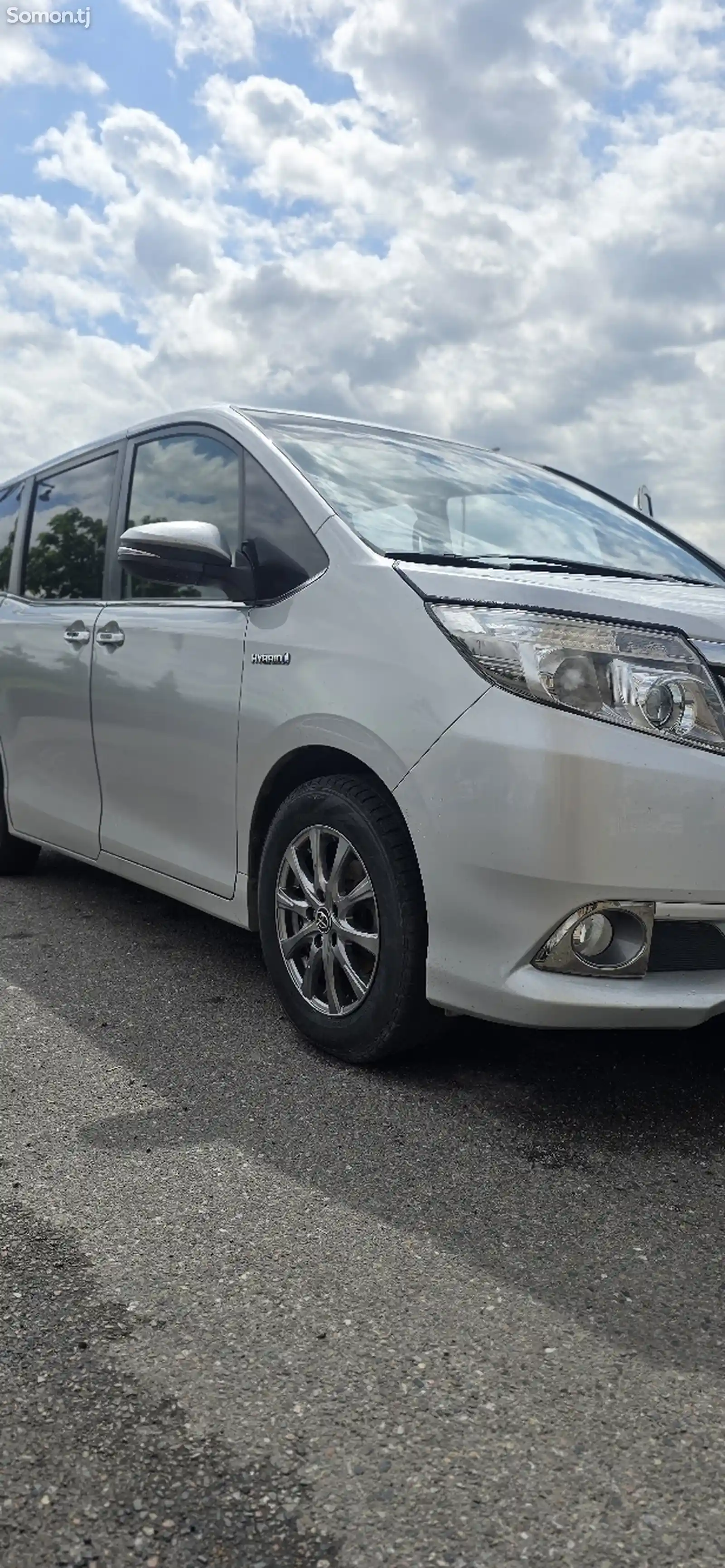 Toyota Noah, 2015-13
