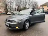 Volkswagen Jetta, 2011-11