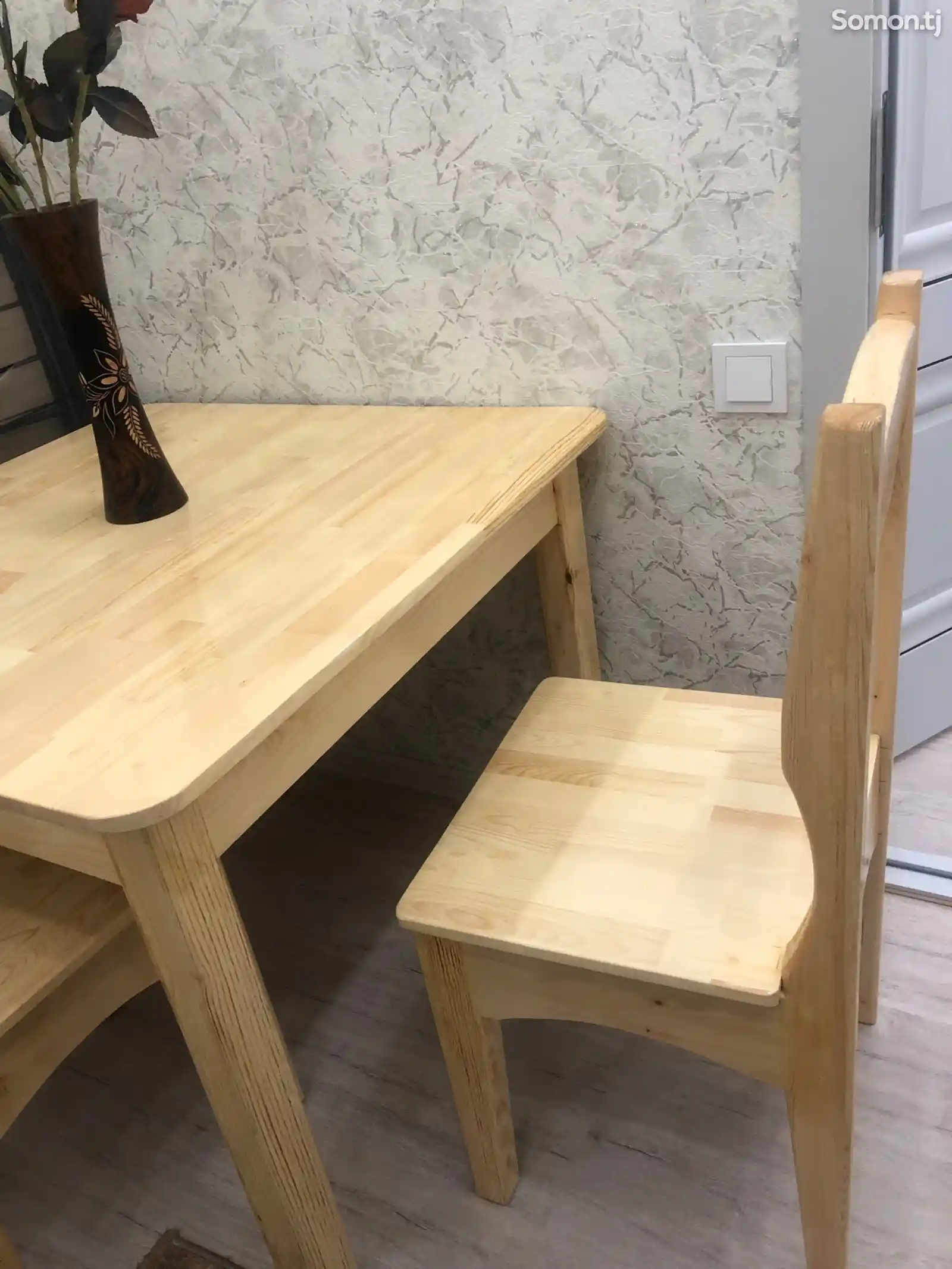 Деревянный стол и стулья-2