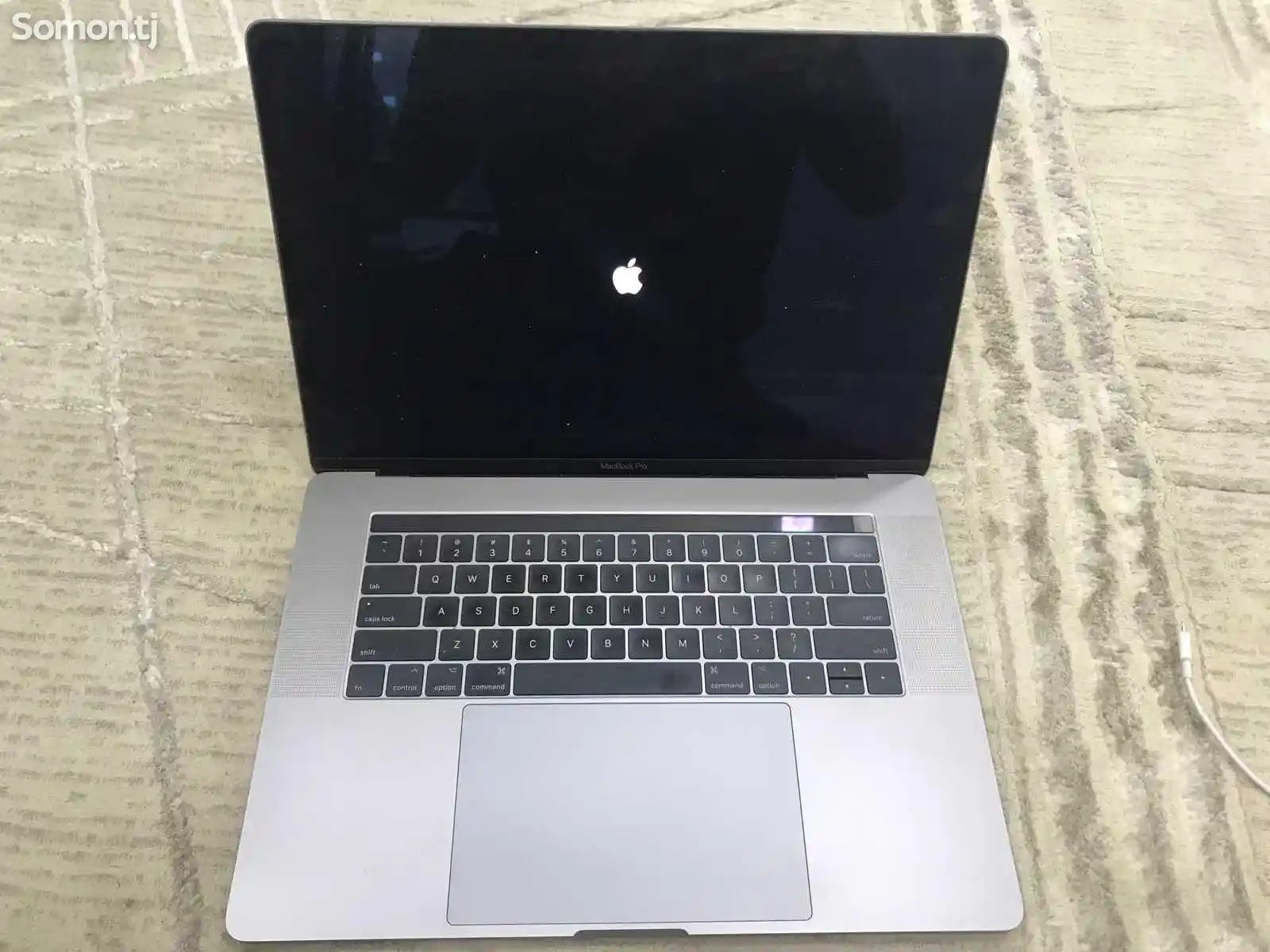 Ноутбук Macbook pro 15, 2017 года-1