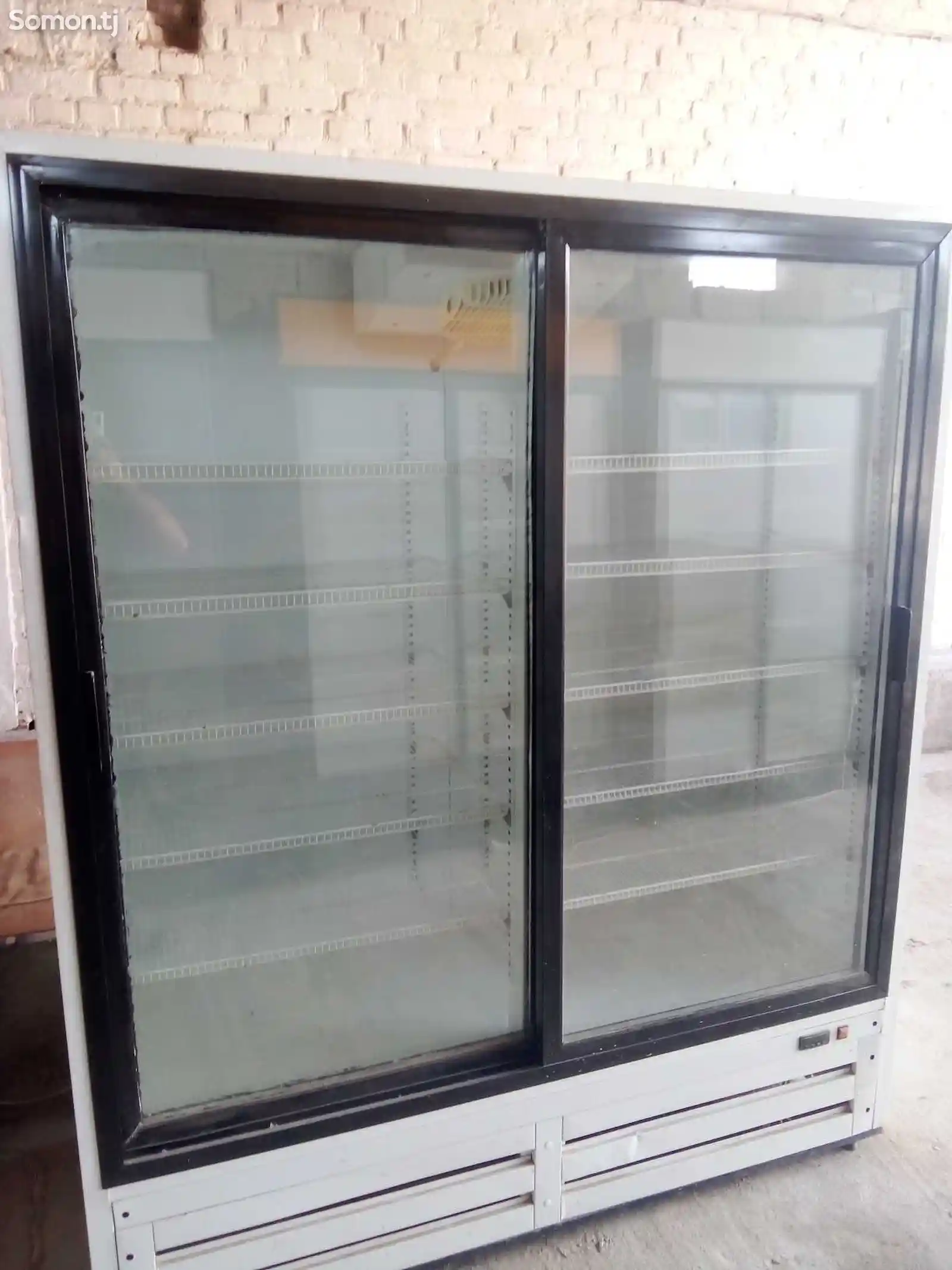Холодильный шкаф-8