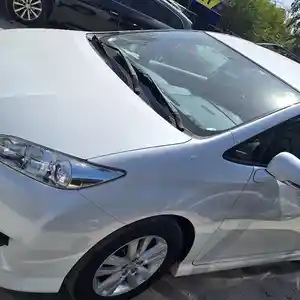 Toyota Wish, 2014