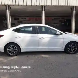 Hyundai Elantra, 2019