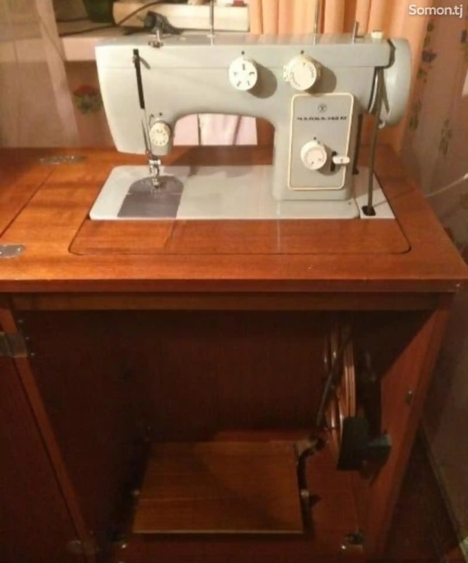 Швейная машинка Чайка 142М-1