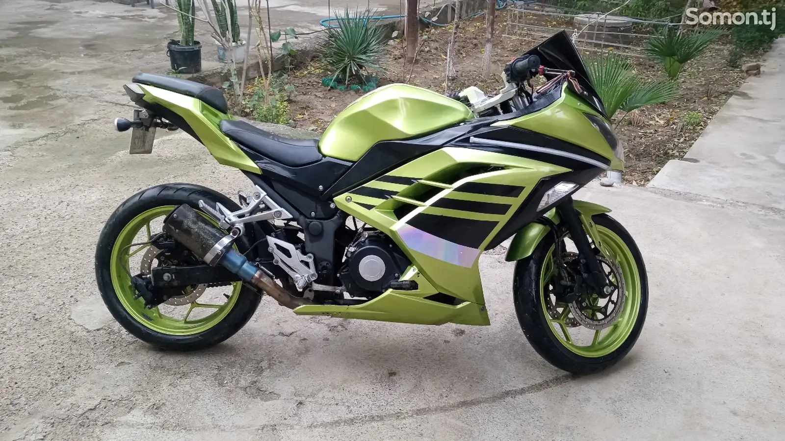 Мотоцикл Kawasaki Ninja 400-1