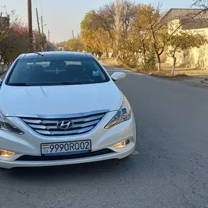 Hyundai Sonata, 2011