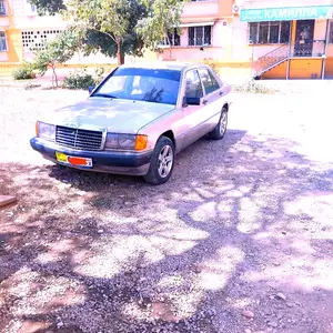 Mercedes-Benz W124, 1990