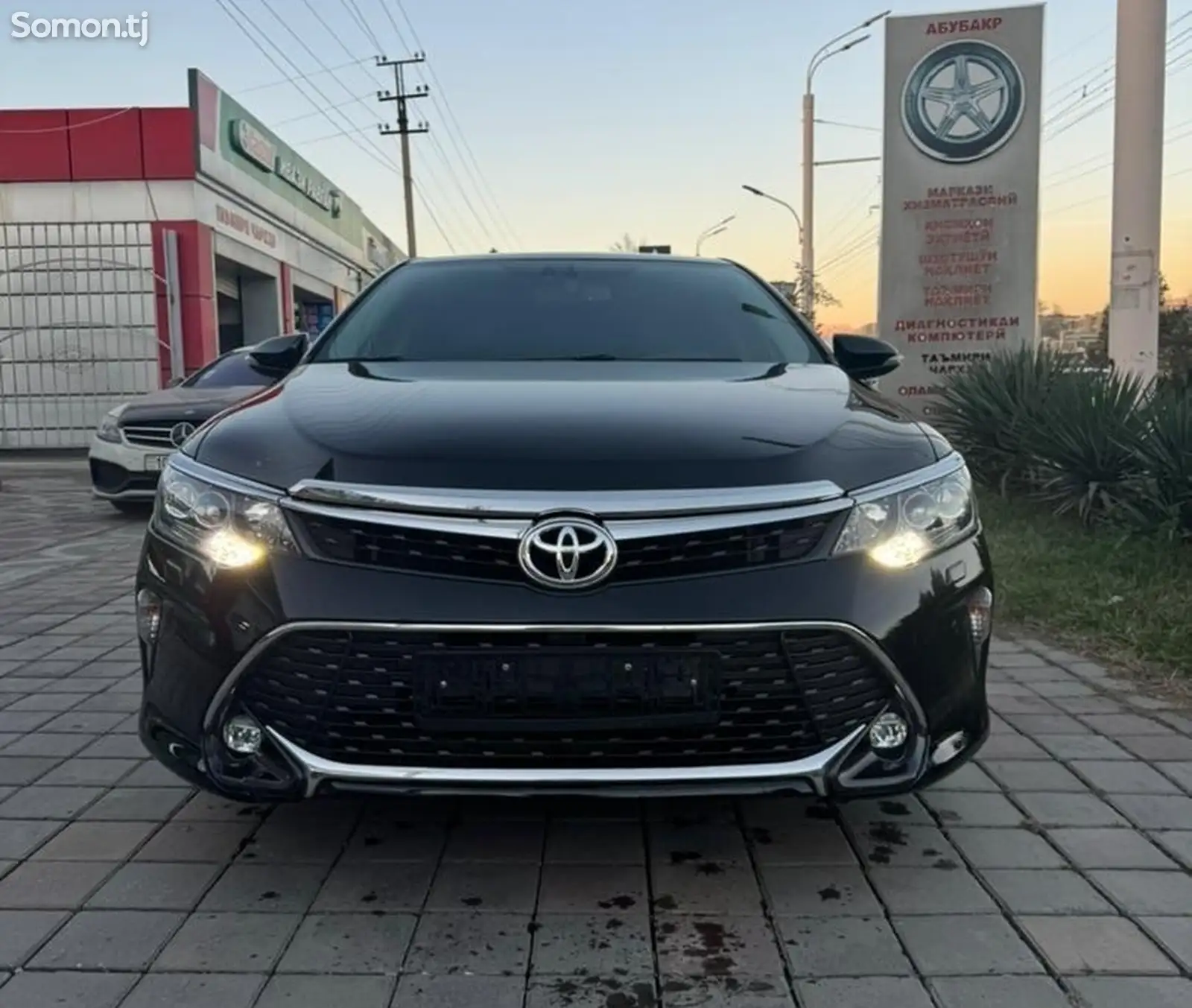 Toyota Camry, 2017-1