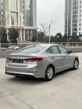 Hyundai Elantra, 2017-3