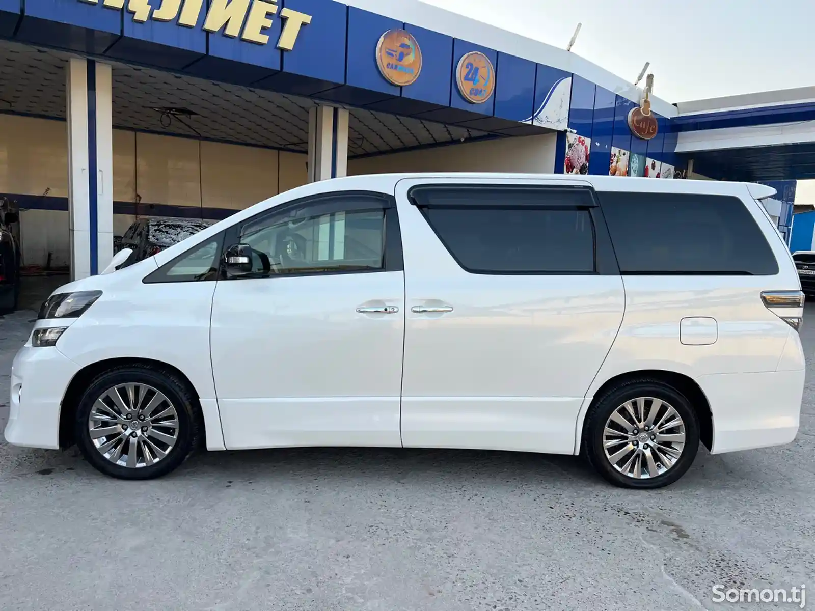 Toyota Vellfire, 2014-4