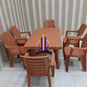 Стол и стулья на 6 персон