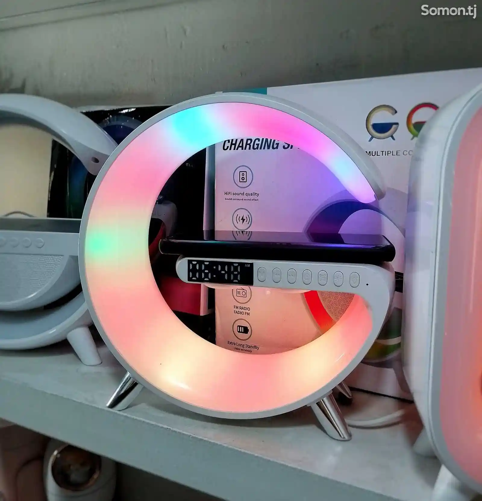 Умный RGB-светильник с колонкой и беспроводной зарядкой-1
