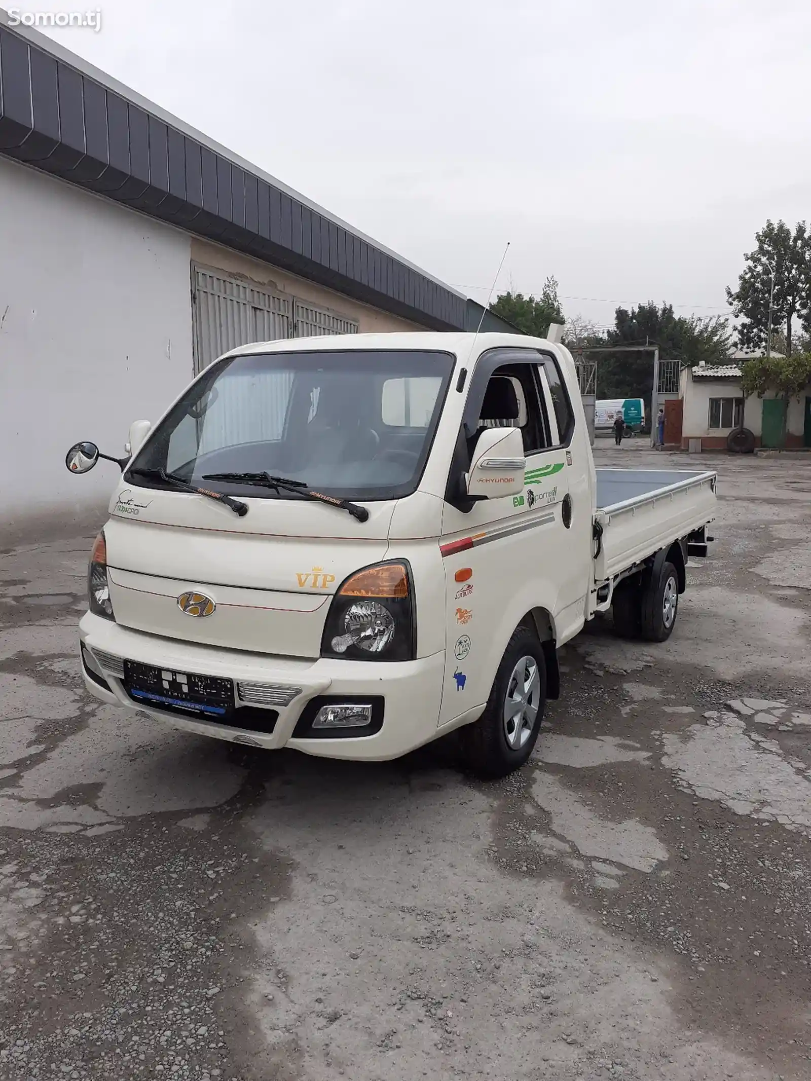 Бортовой автомобиль Hyundai Porter, 2015-1