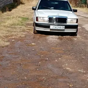 Mercedes-Benz W201, 1990