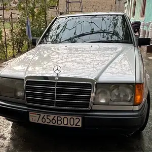 Mercedes-Benz W124, 1990